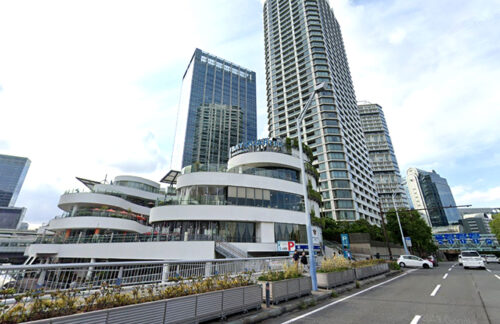 横浜ベイクオーター<br>約3200m/徒歩約16分<br>車約8分