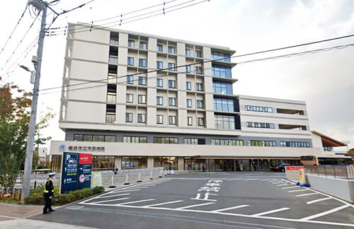 横浜市立市民病院：約900m<br>徒歩約12分／車約3分