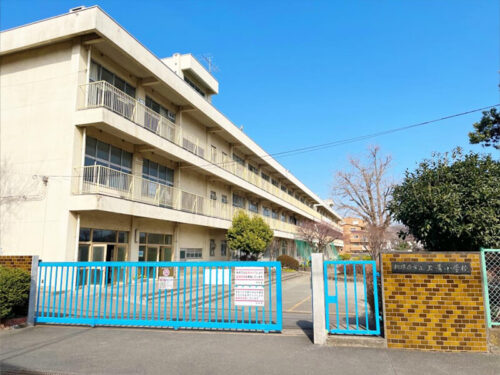 上溝小学校：約950m<br>徒歩約12分