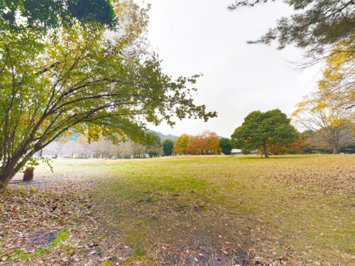 相模川自然の村公園：約1600m／<br>徒歩約20分、車約4分