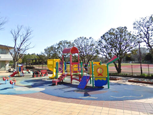 三ツ沢公園：<br>約550m<br>徒歩約7分