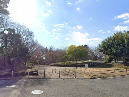 陣ヶ下渓谷公園：<br>約5300m<br>車約14分