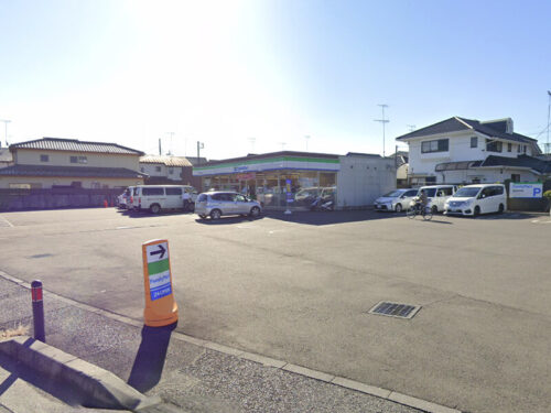 ファミリーマート 相模原原宿五丁⽬店：約850ｍ<br>徒歩約11分<br>自転車約4分