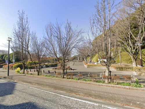 横山公園：約1300m<br>徒歩約17分／自転車約7分