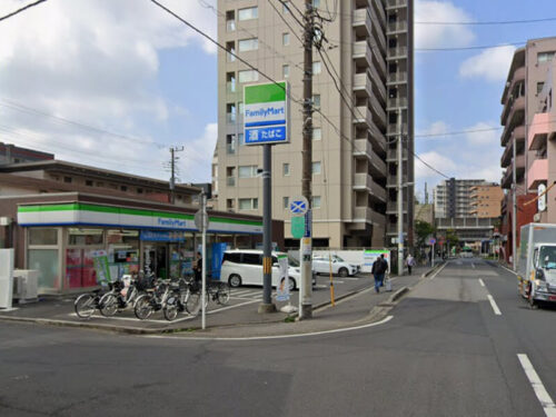 ファミリーマート 本千葉駅東口店:約700m<br>徒歩約9分